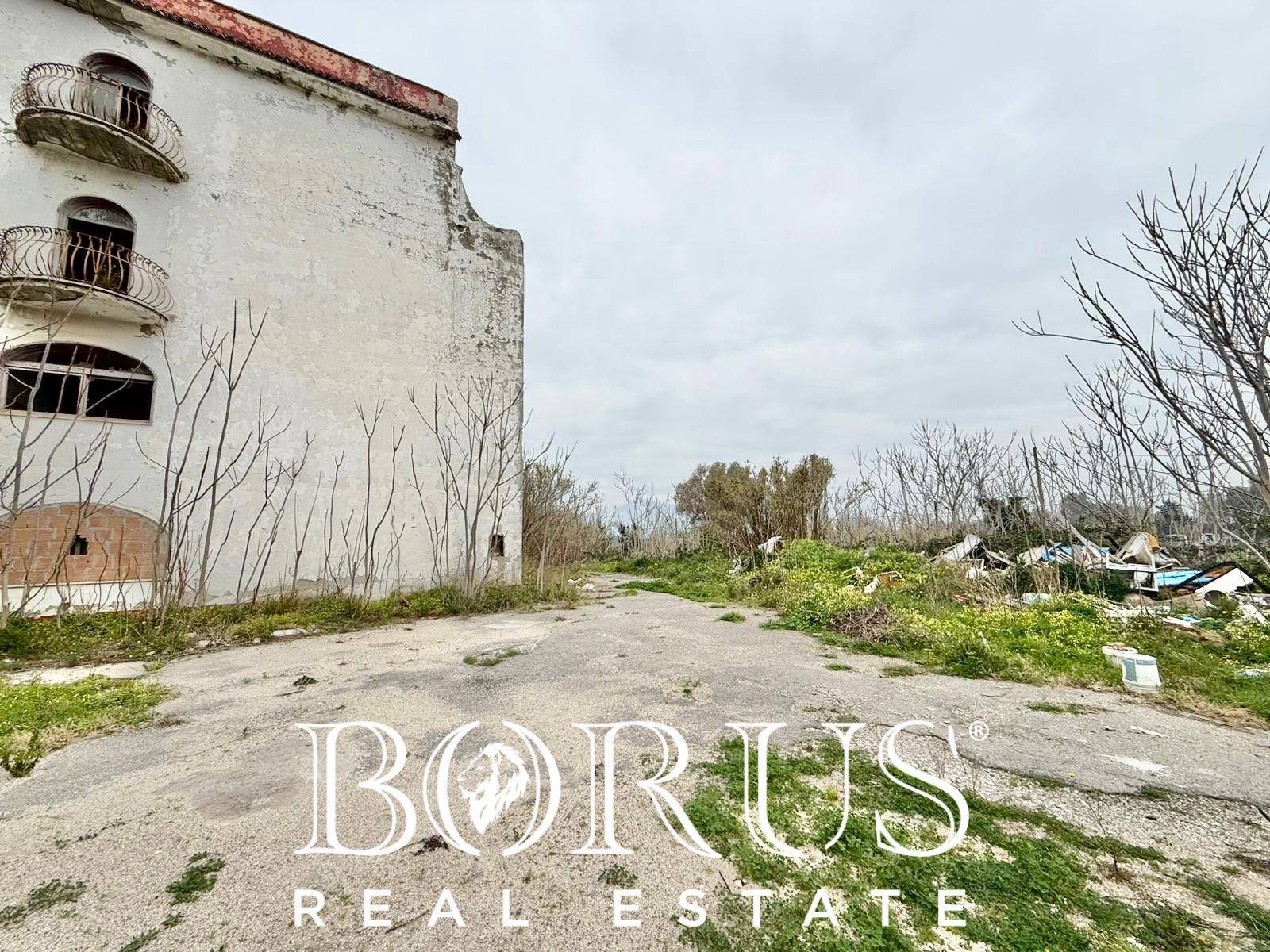 Stabile in vendita a Mondragone