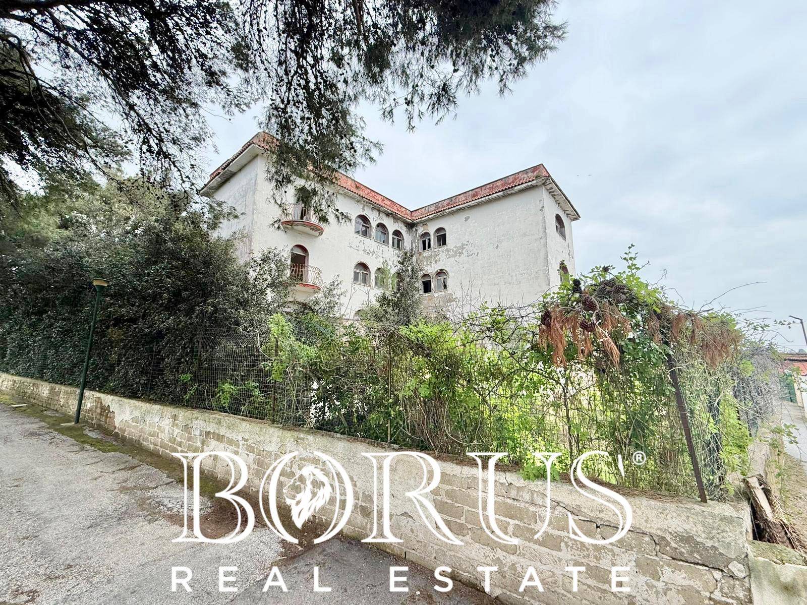 Stabile in vendita a Mondragone