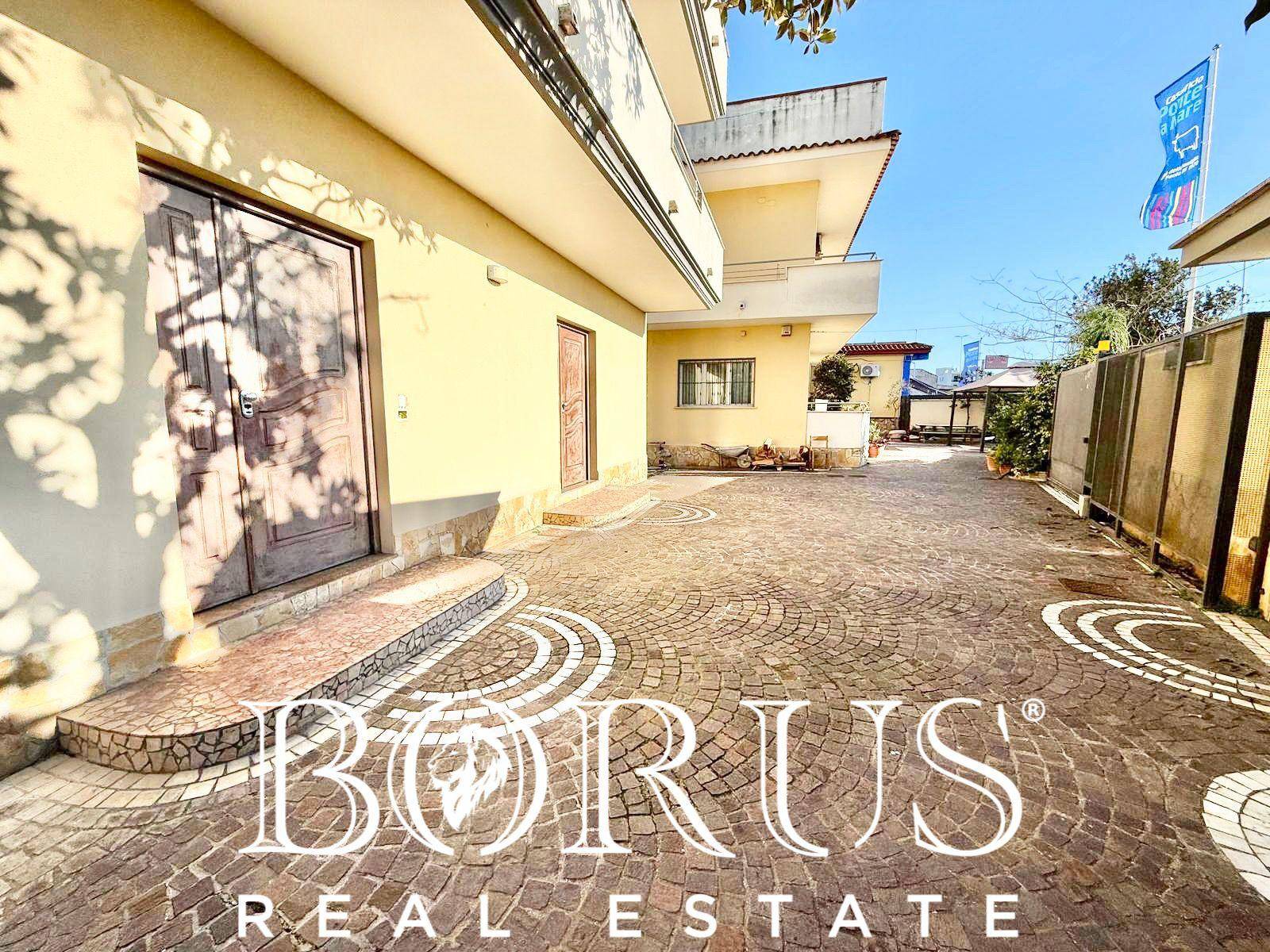 Locale commerciale in affitto a Castel Volturno, Mezzagni