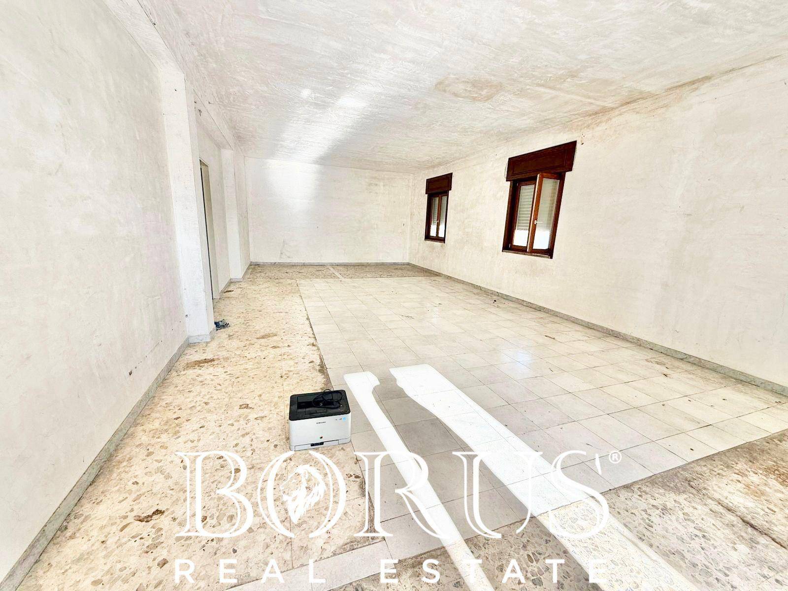 Locale commerciale in affitto a Castel Volturno, Mezzagni