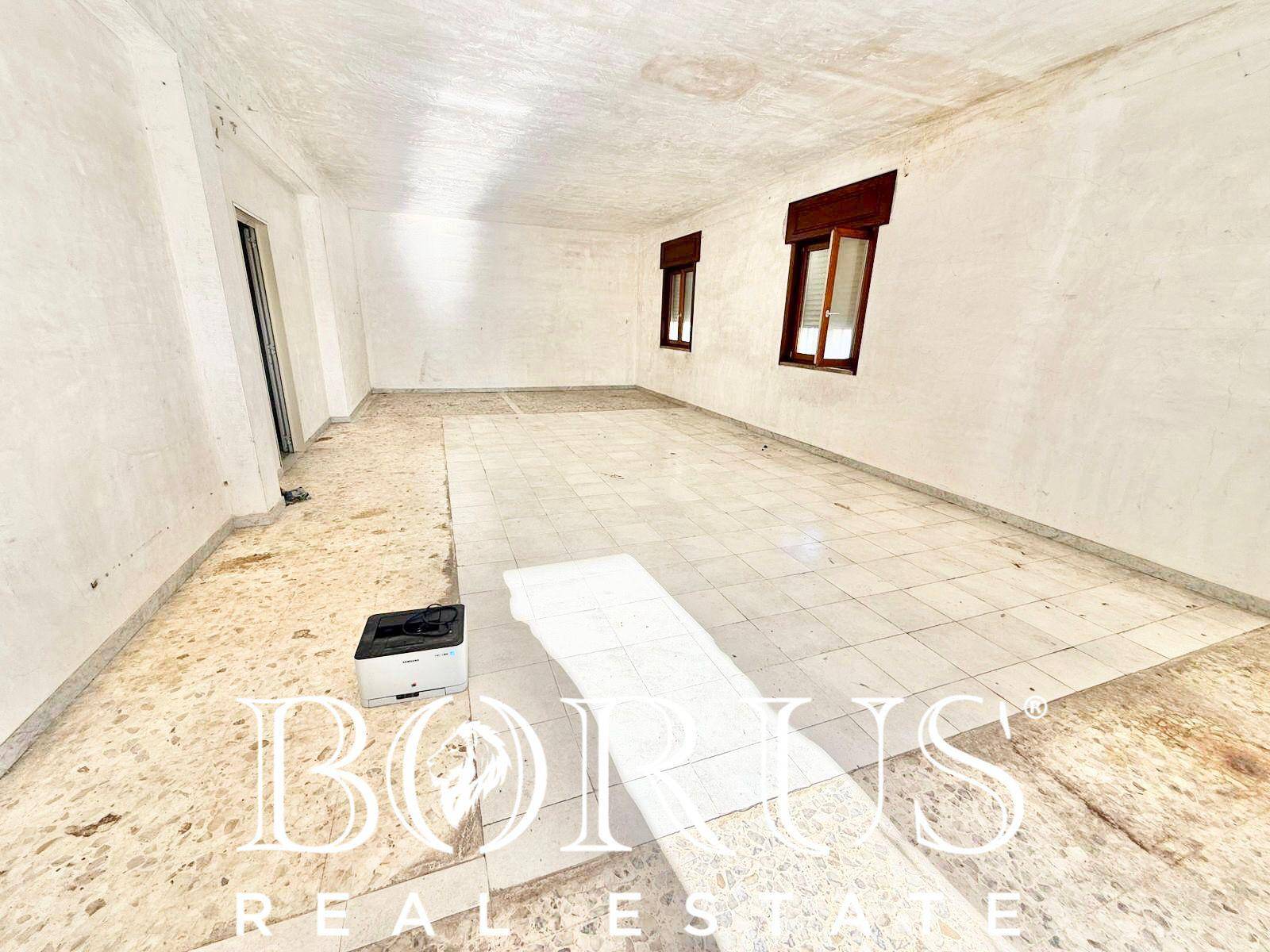 Locale commerciale in affitto a Castel Volturno, Mezzagni