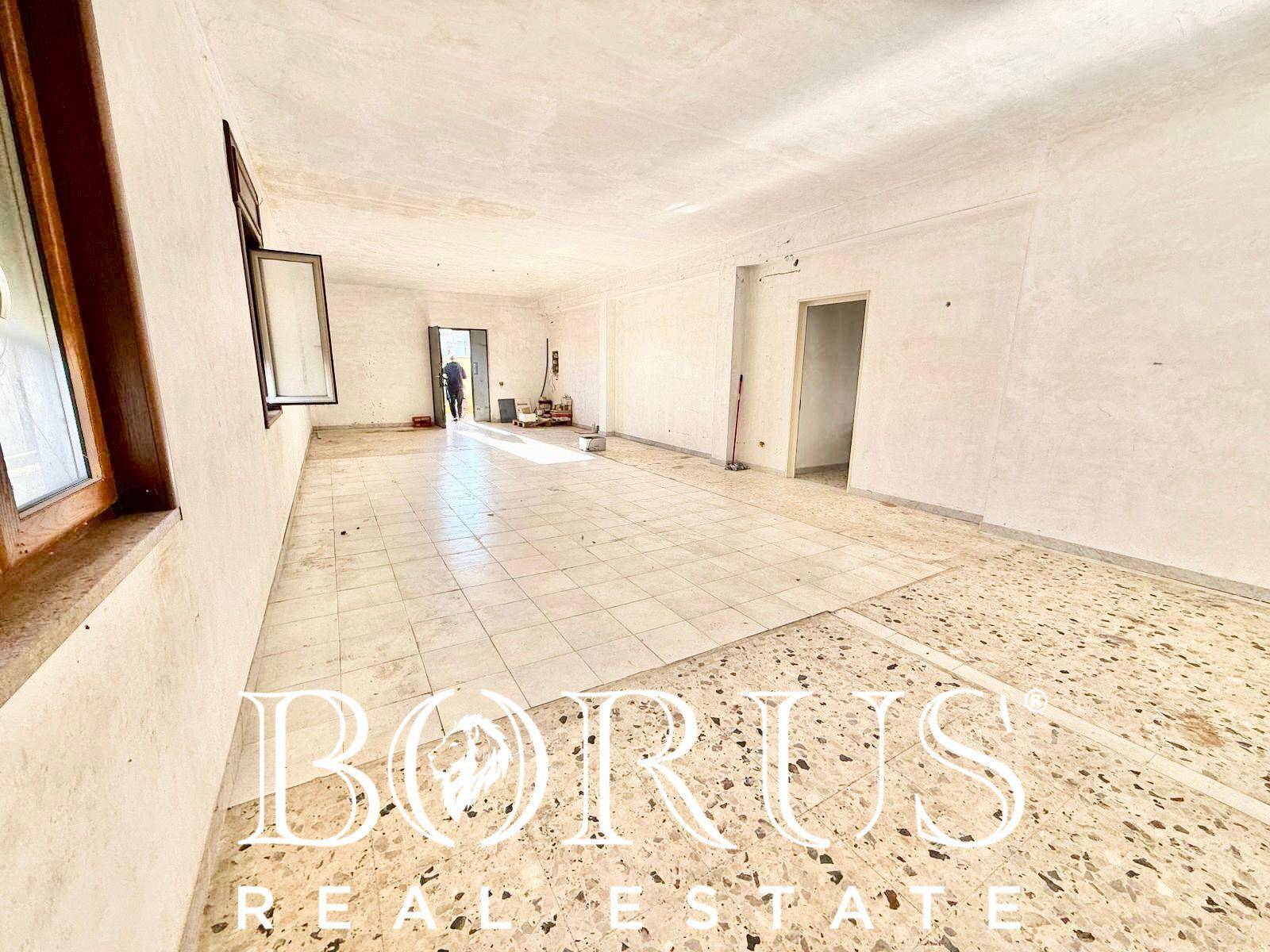 Locale commerciale in affitto a Castel Volturno, Mezzagni