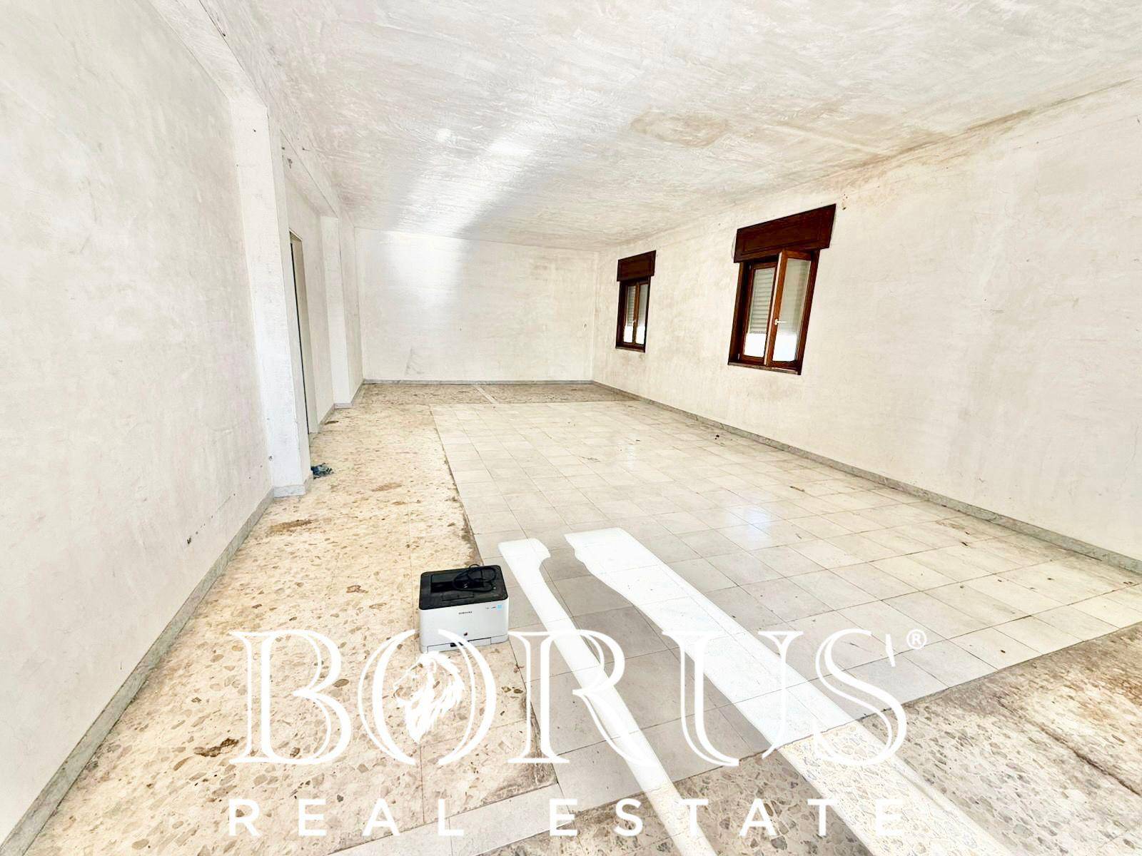 Locale commerciale in affitto a Castel Volturno, Mezzagni