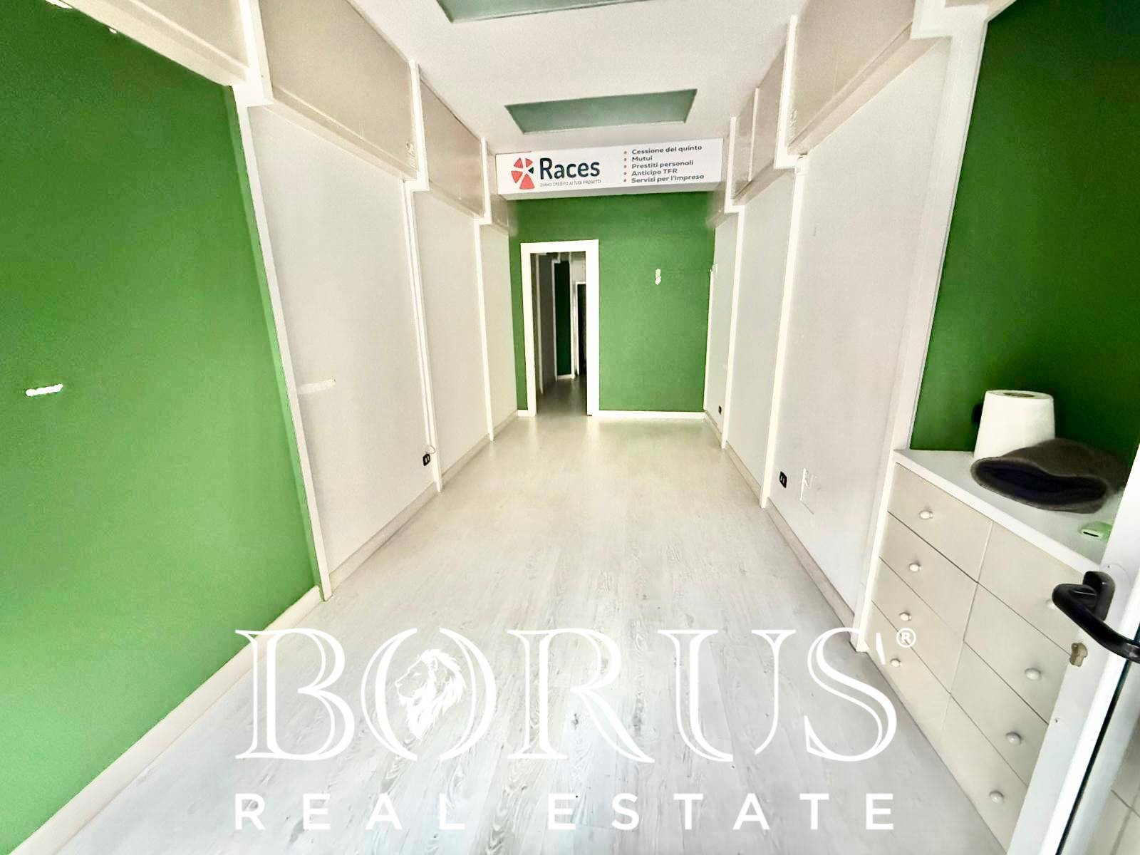 Locale commerciale in affitto a Aversa