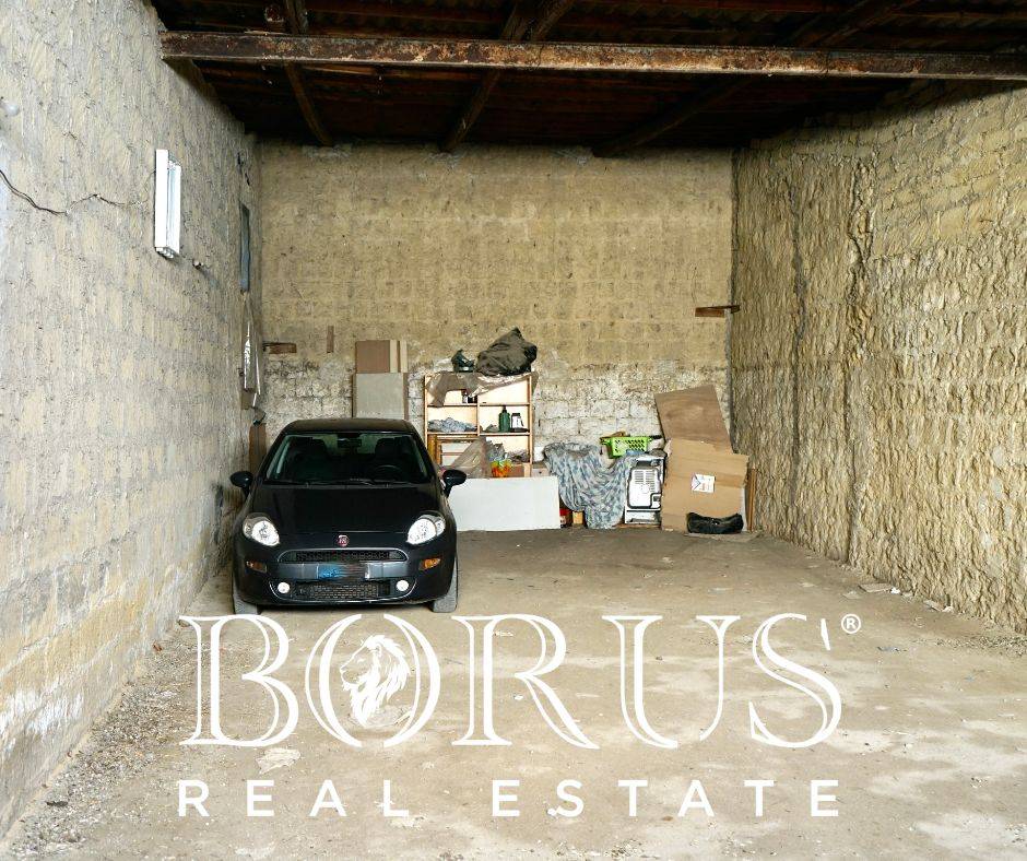Box o garage in vendita a Aversa