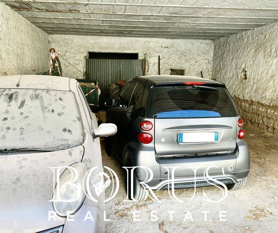 Box o garage in vendita a Aversa