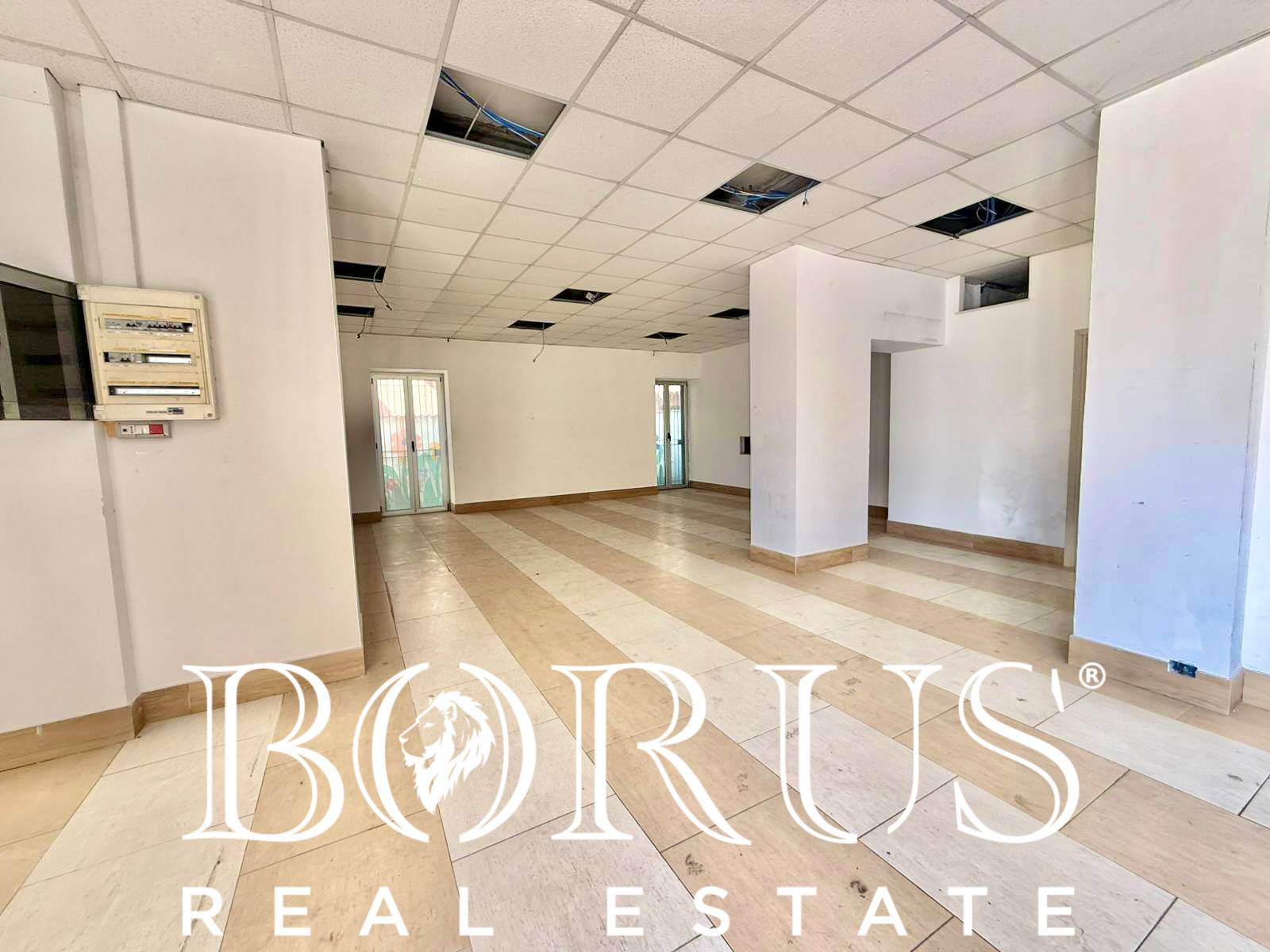 Locale commerciale in affitto a Marcianise