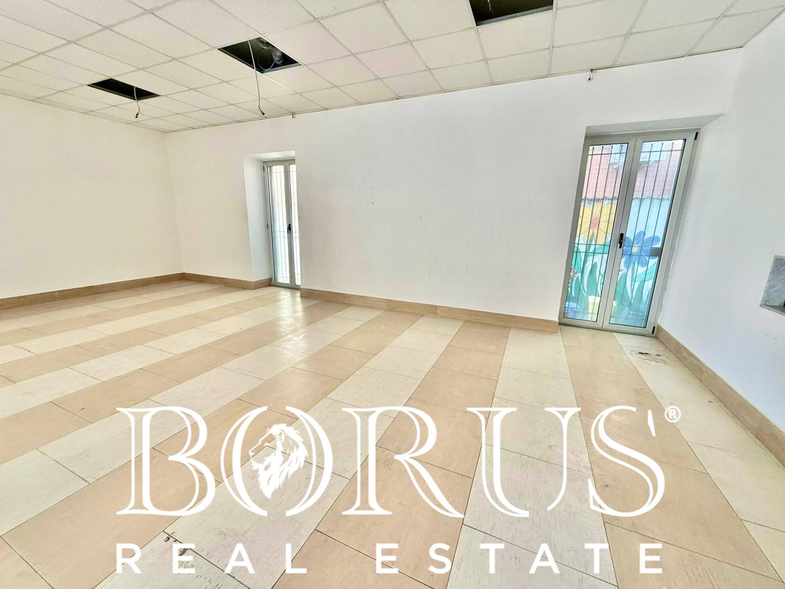 Locale commerciale in affitto a Marcianise