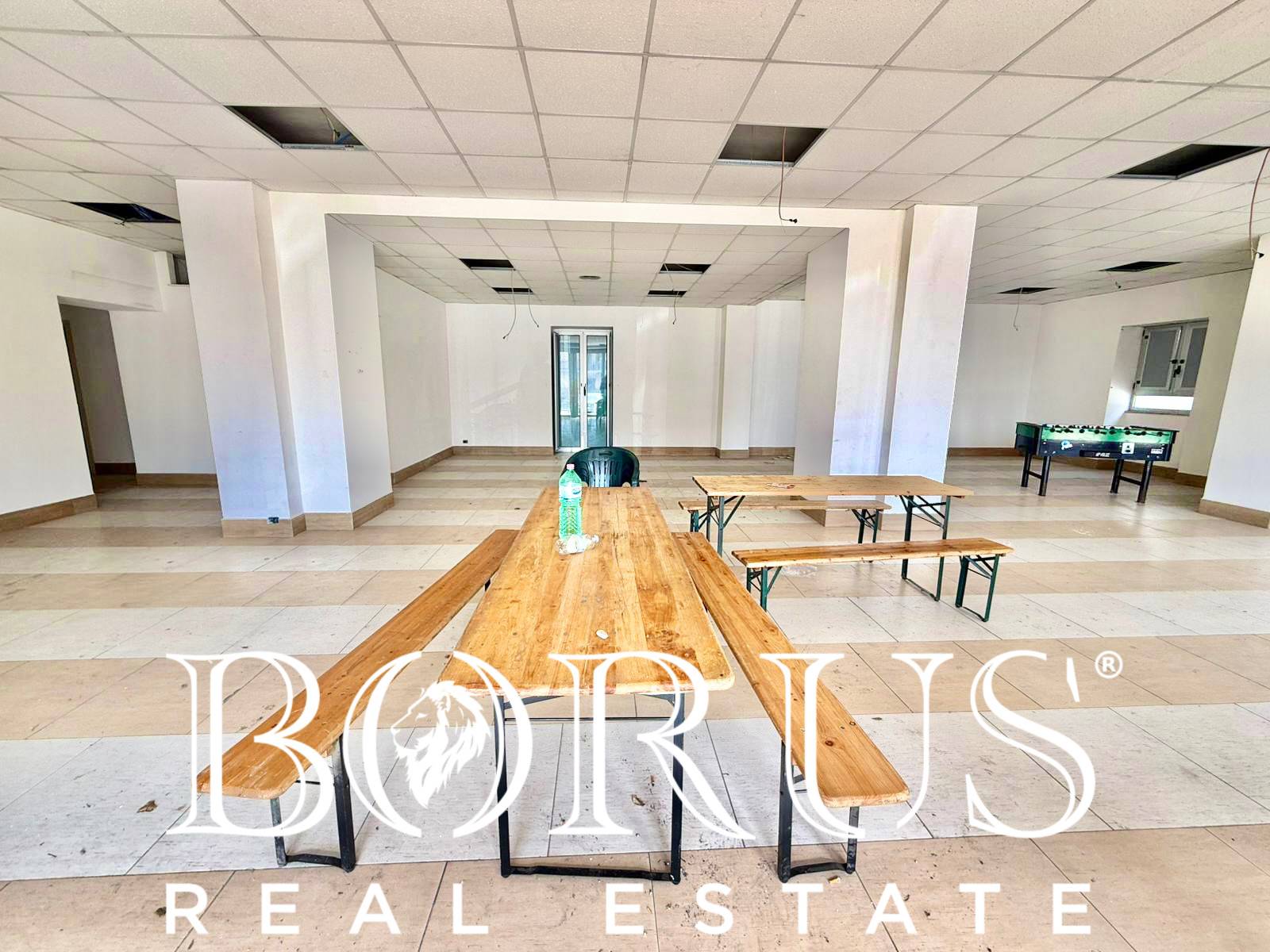 Locale commerciale in affitto a Marcianise
