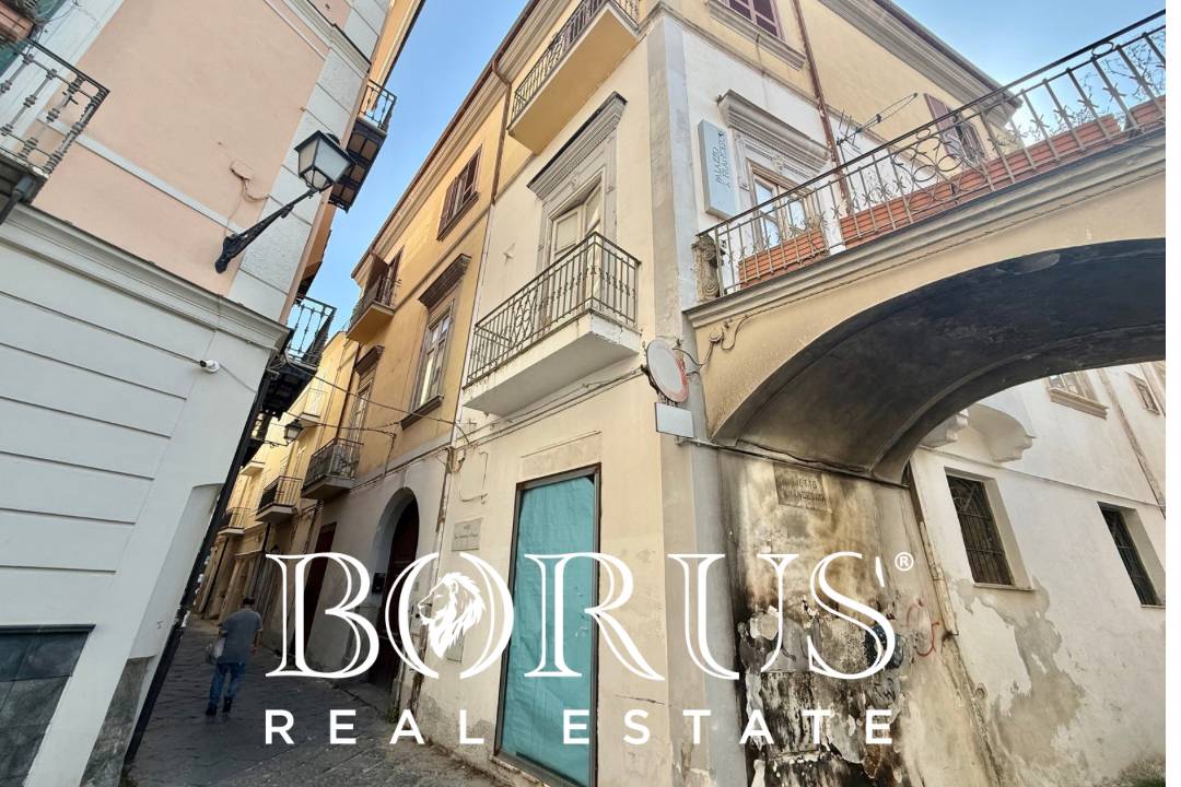 Locale commerciale in affitto a Aversa