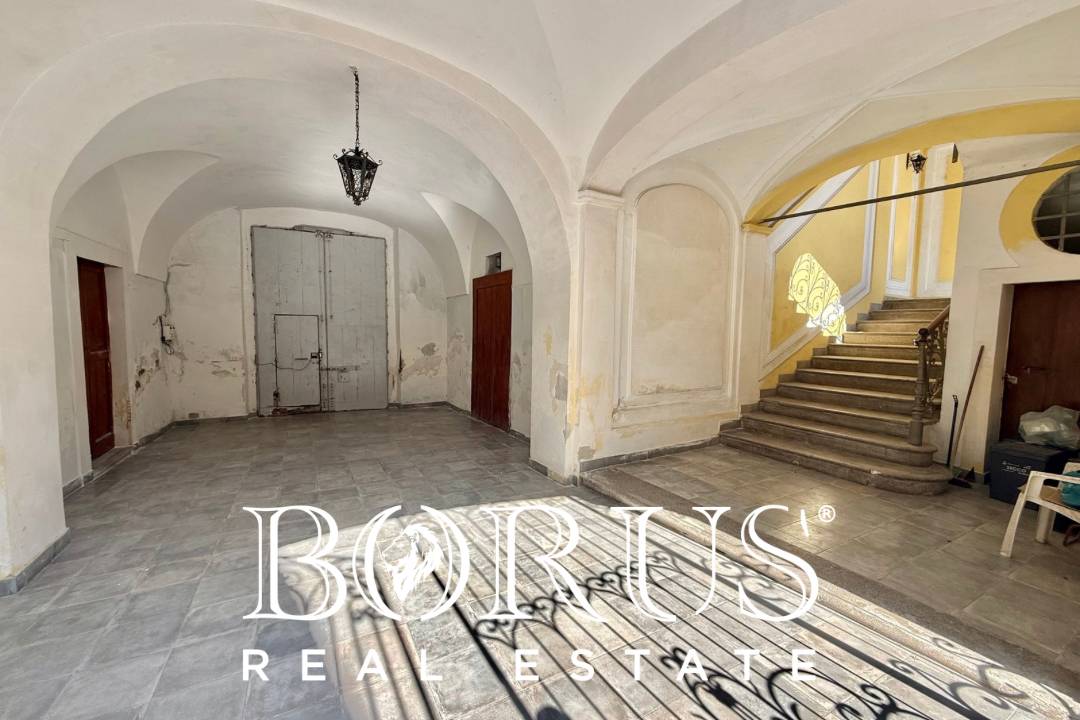 Locale commerciale in affitto a Aversa