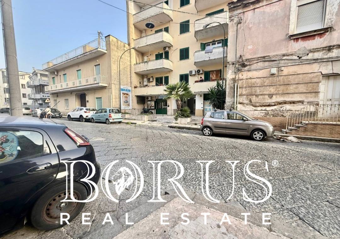 Locale commerciale in affitto a Teverola