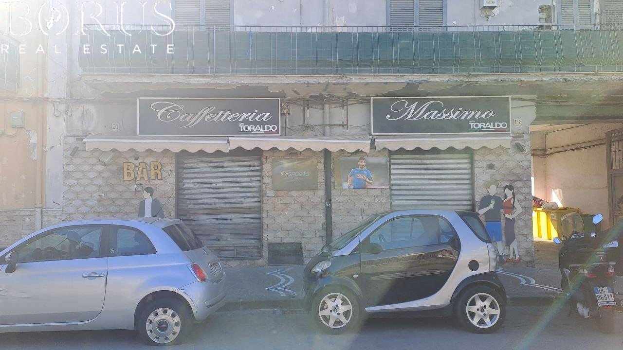 Locale commerciale in affitto a Arzano