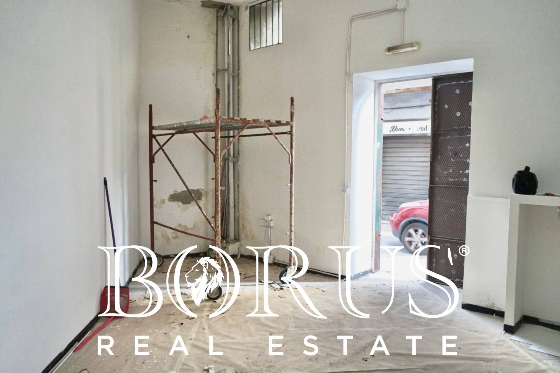 Locale commerciale in affitto a Aversa