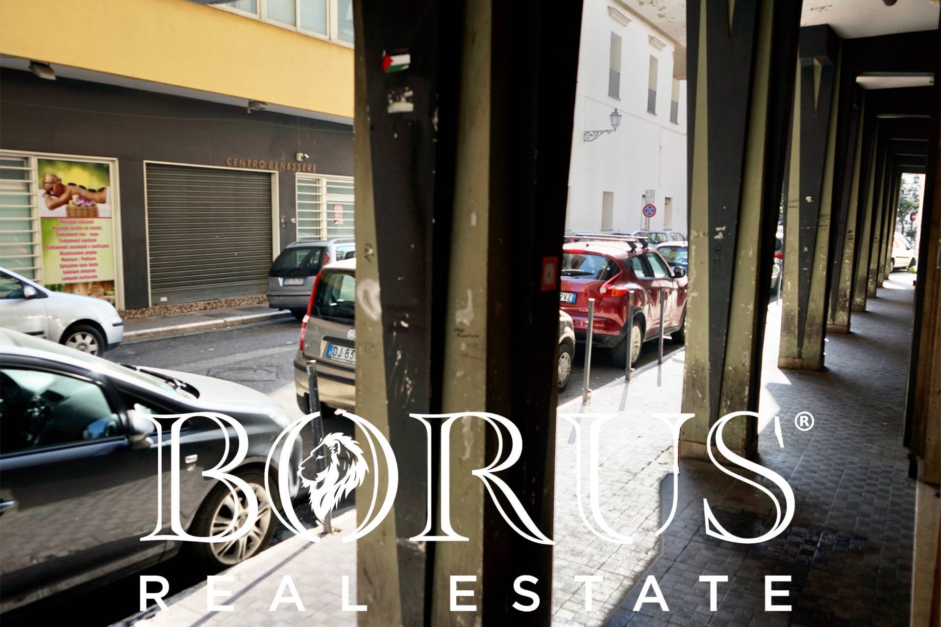 Locale commerciale in affitto a Aversa