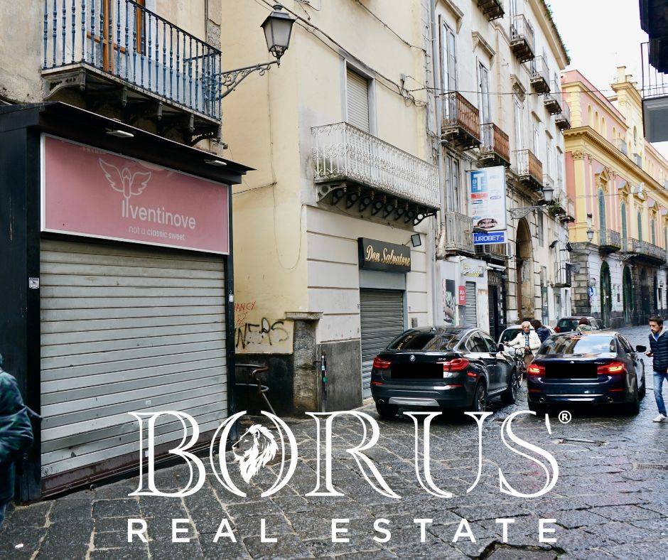Locale commerciale in affitto a Aversa