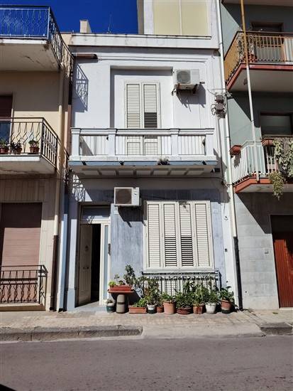 Casa indipendente con terrazzo a Floridia