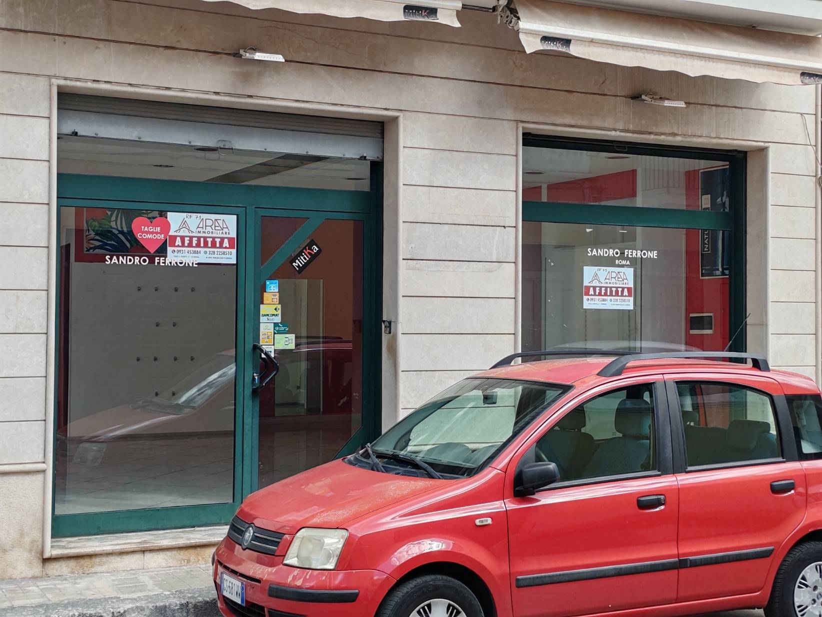 Locale commerciale in affitto a Floridia