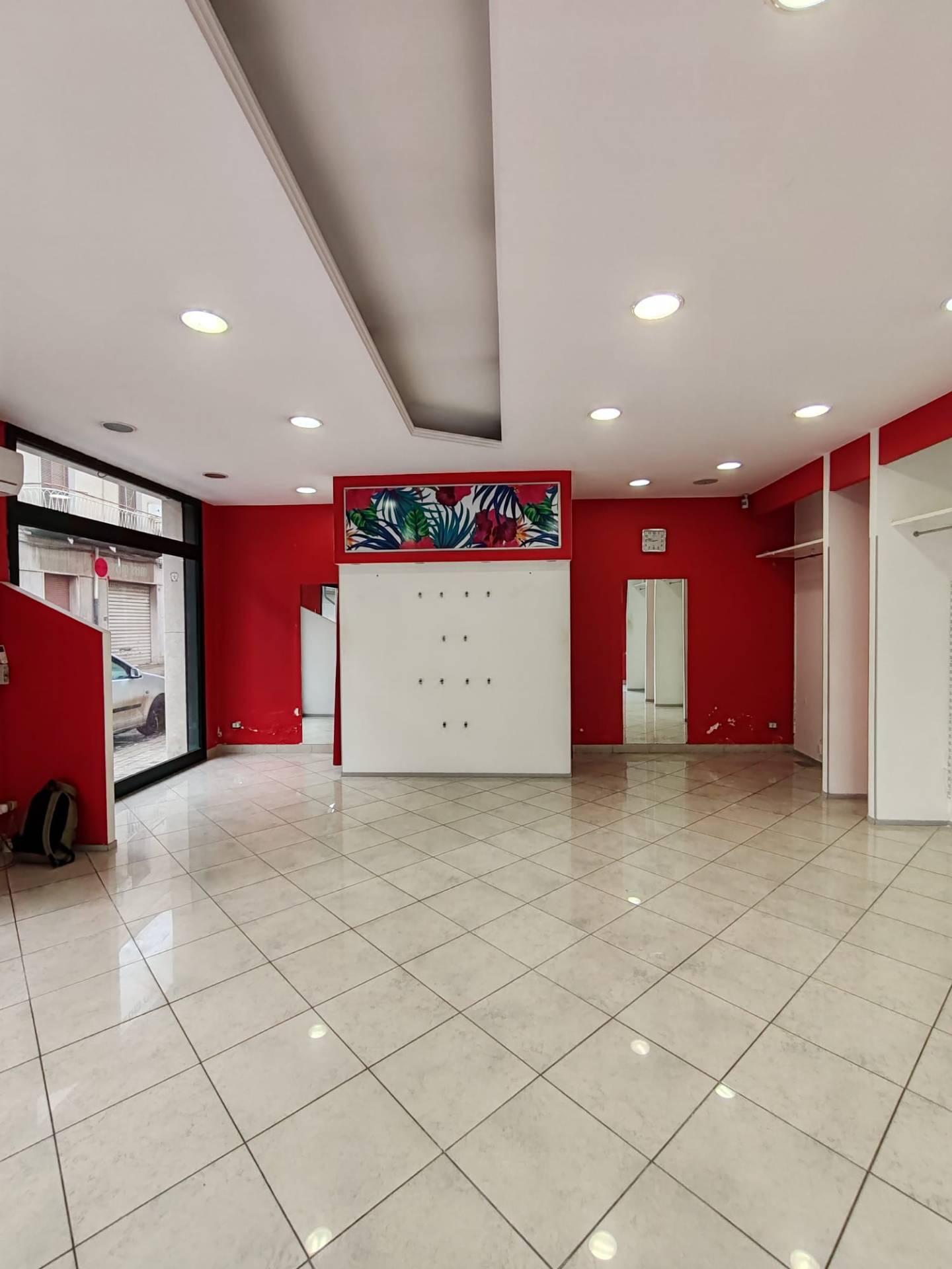 Locale commerciale in affitto a Floridia