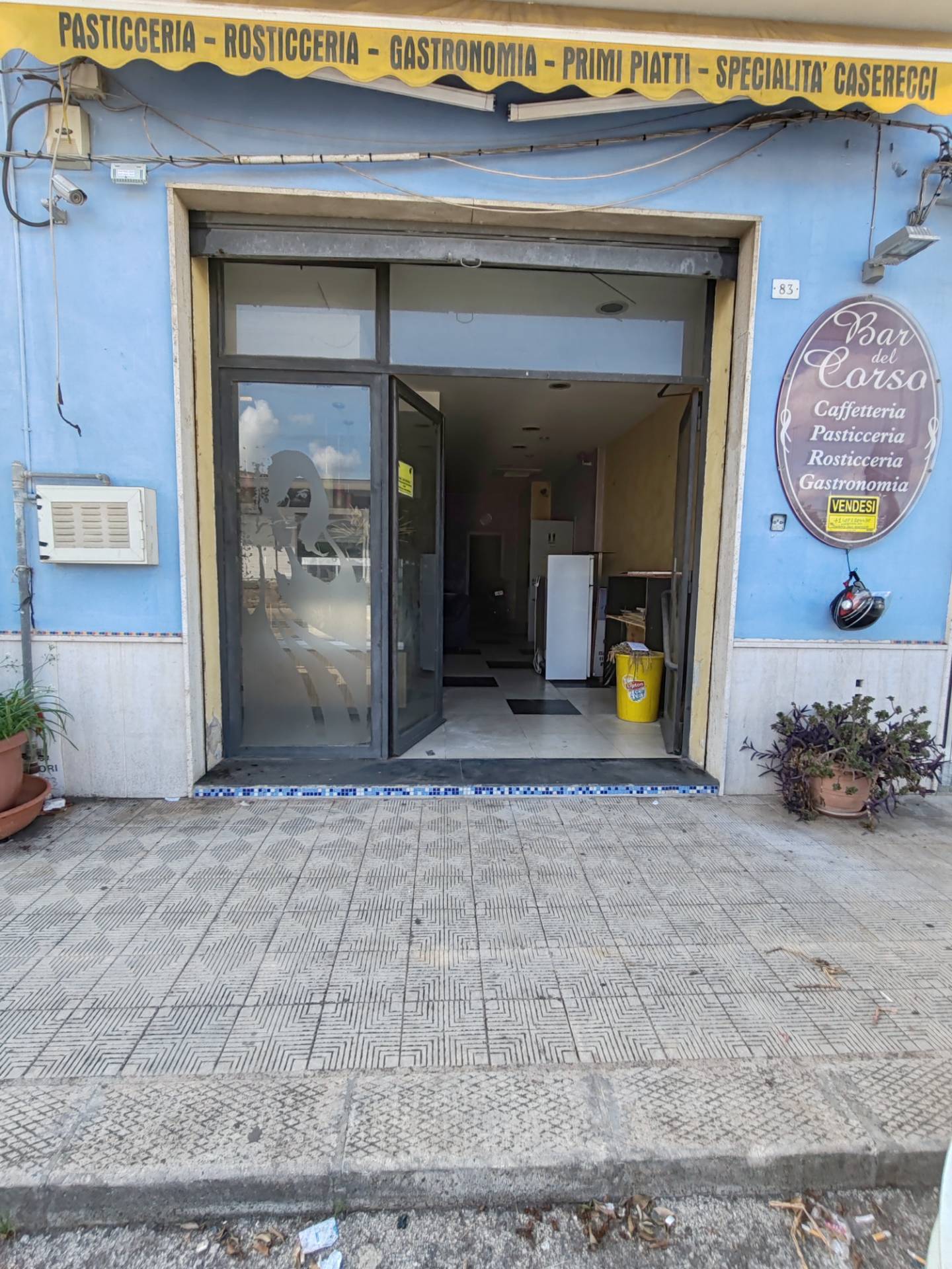 Locale commerciale in vendita a Floridia