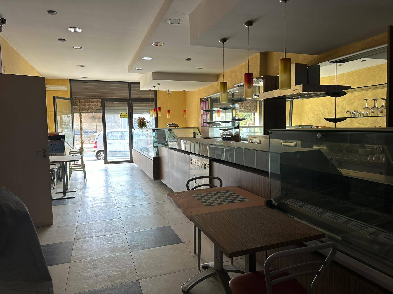 Locale commerciale in vendita a Floridia