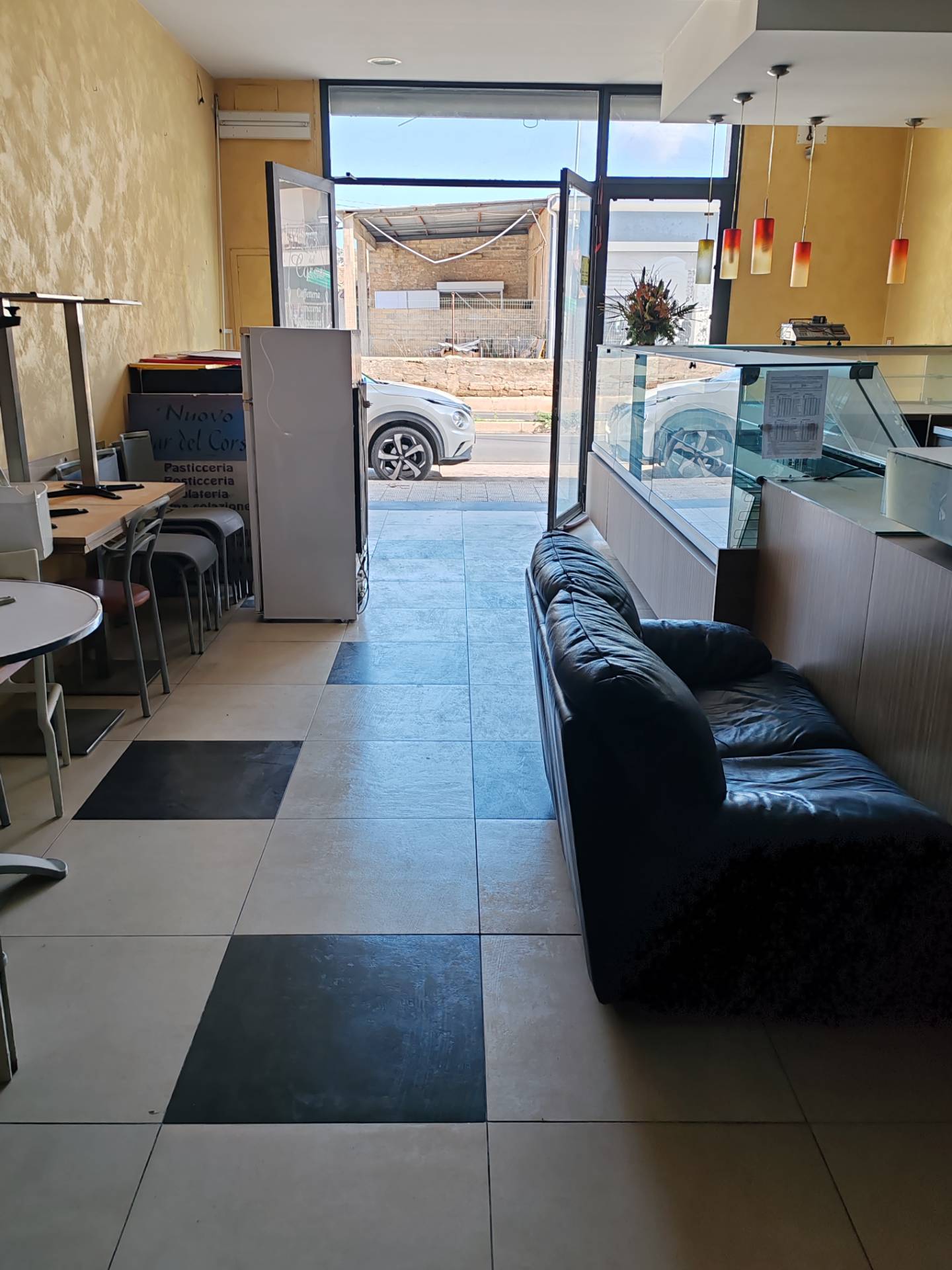 Locale commerciale in vendita a Floridia