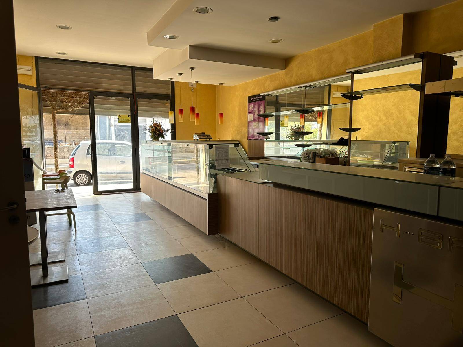 Locale commerciale in vendita a Floridia