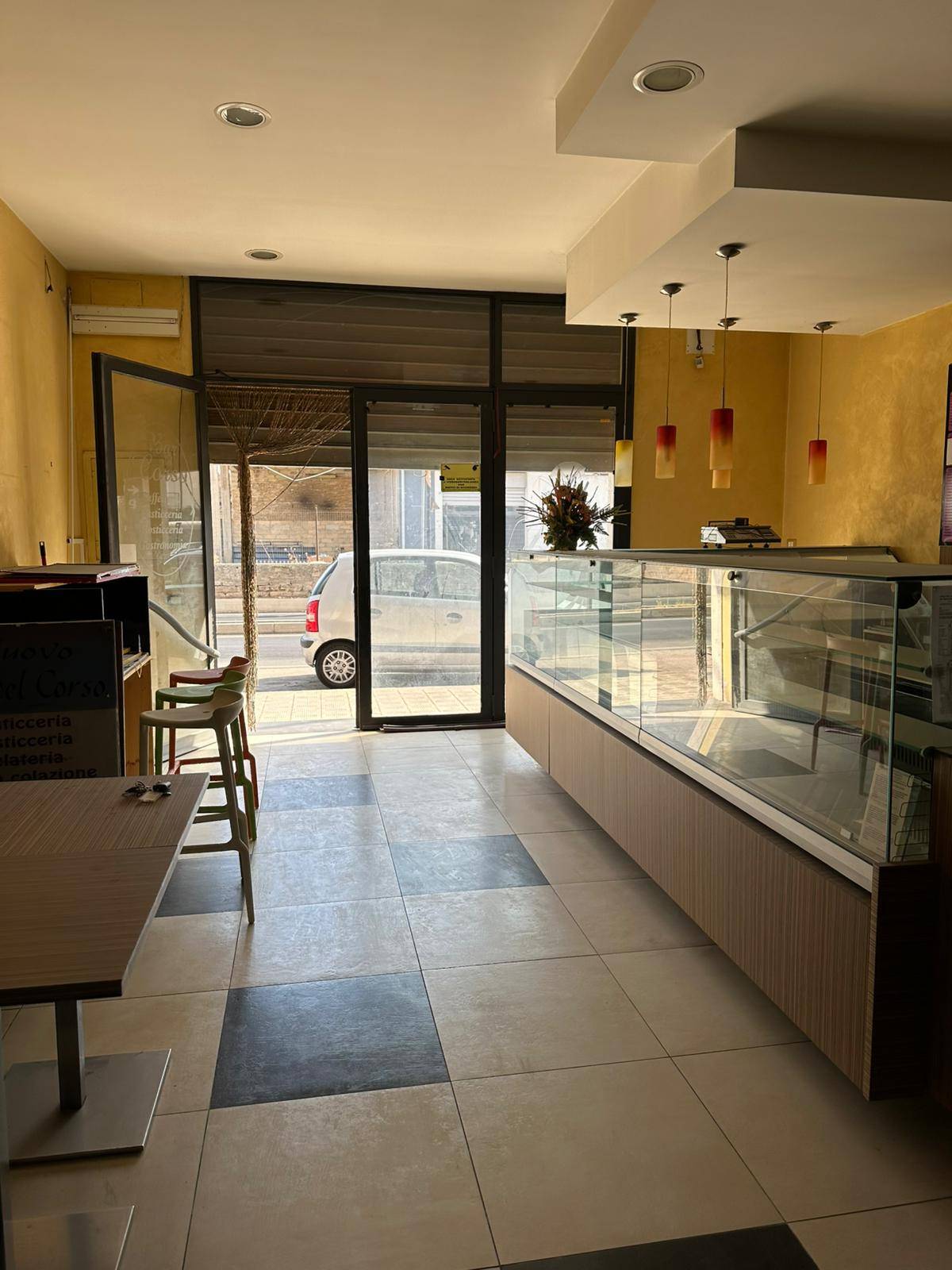 Locale commerciale in vendita a Floridia