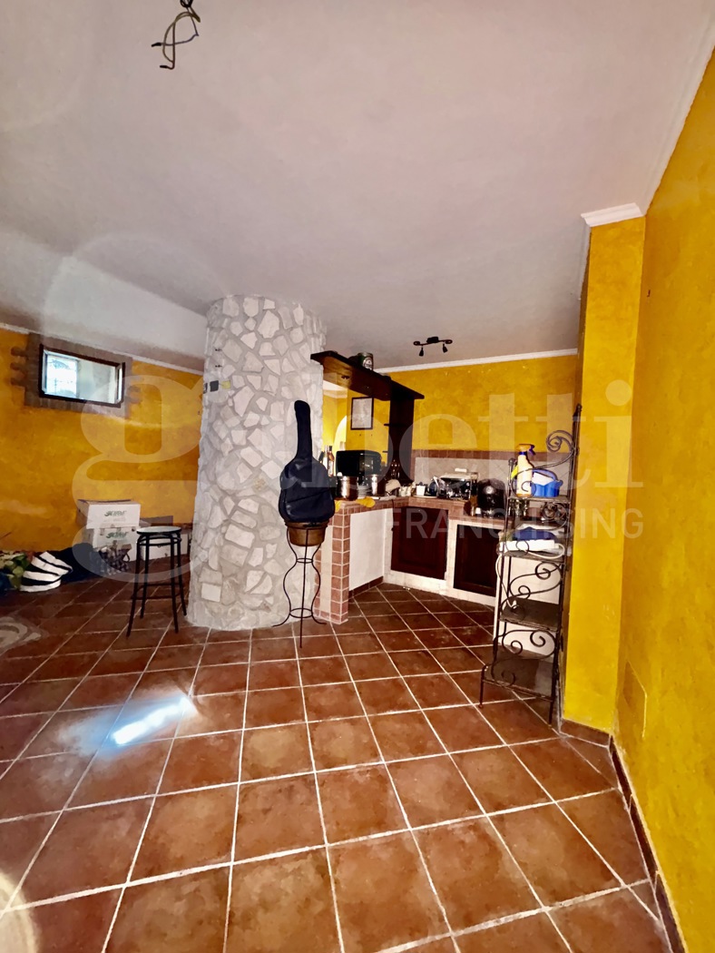 Stabile/Palazzo in vendita a Segni