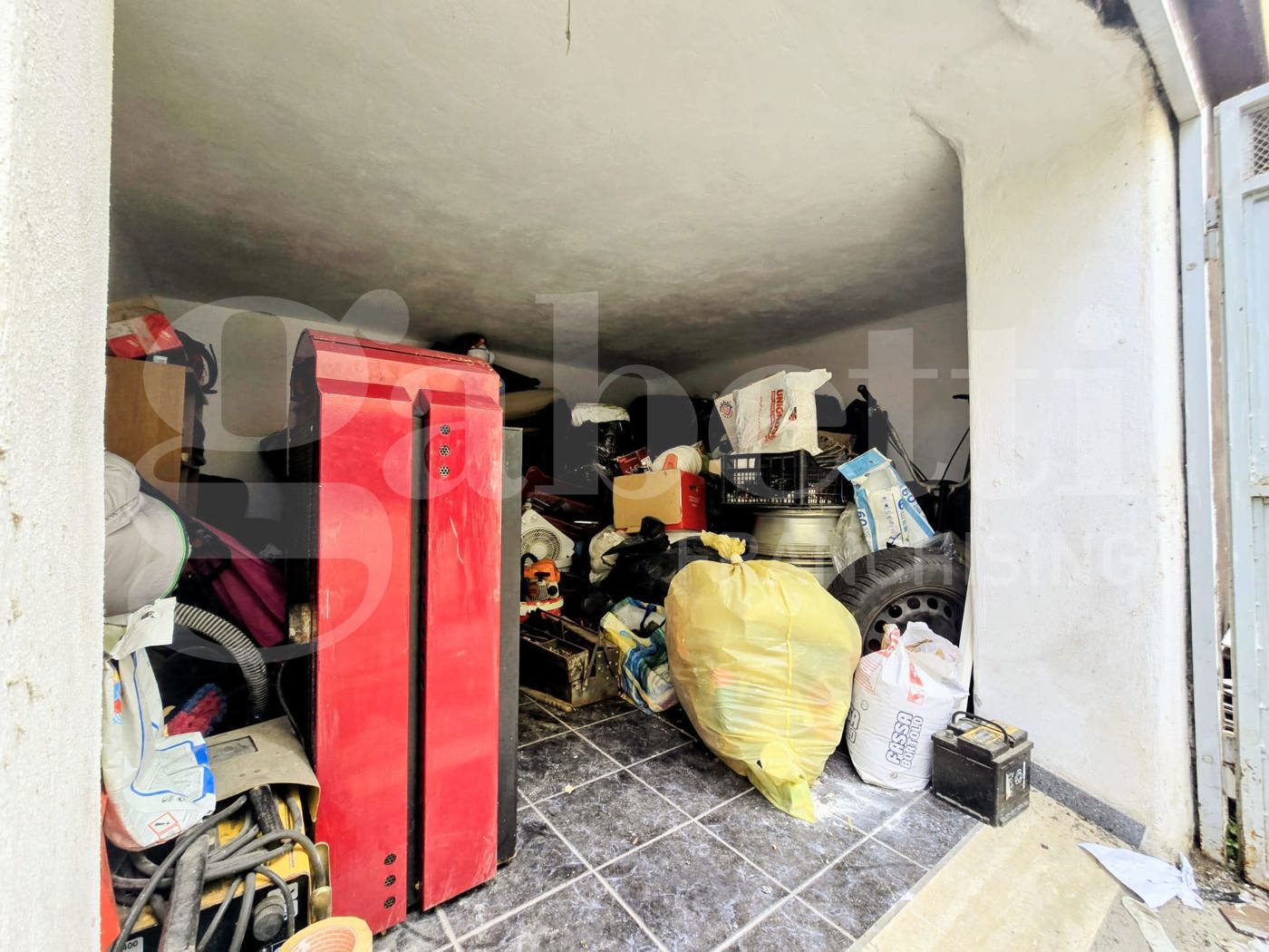 Box/Garage 14mq in vendita a Colleferro