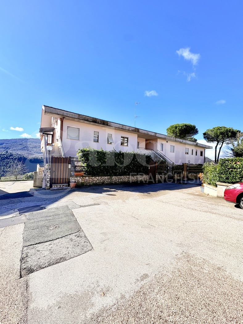 Villa con giardino a Segni