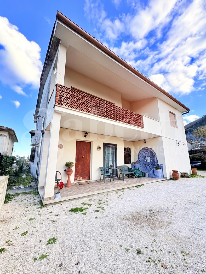 Quadrilocale con giardino a Artena