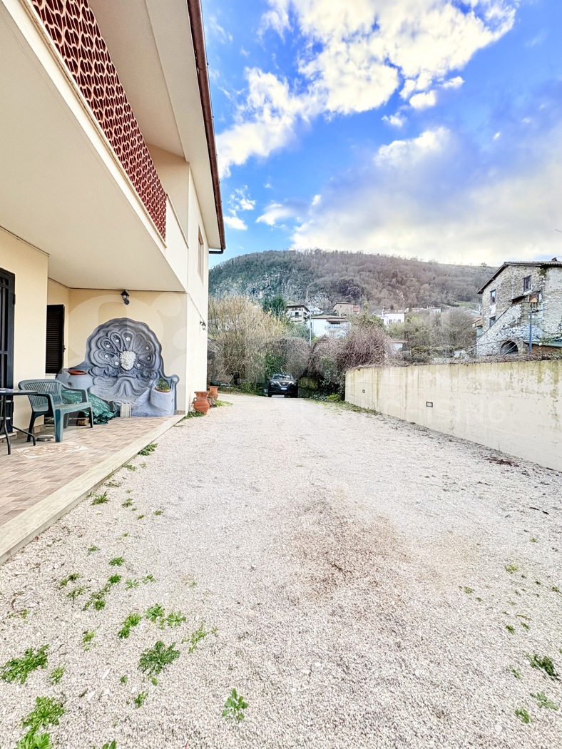 Quadrilocale con giardino a Artena