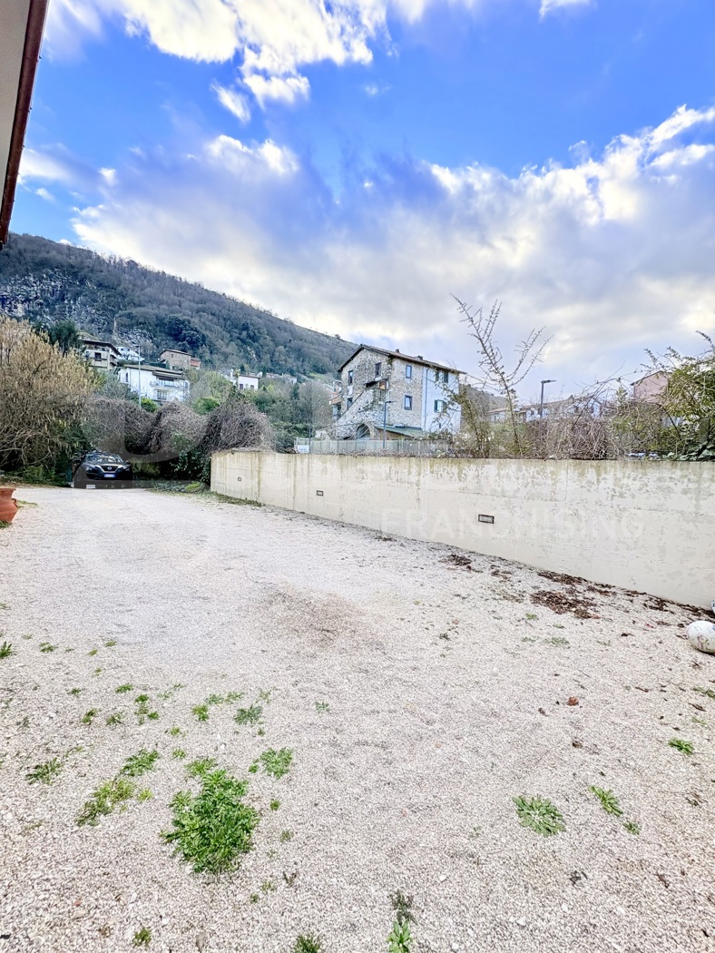 Quadrilocale con giardino a Artena