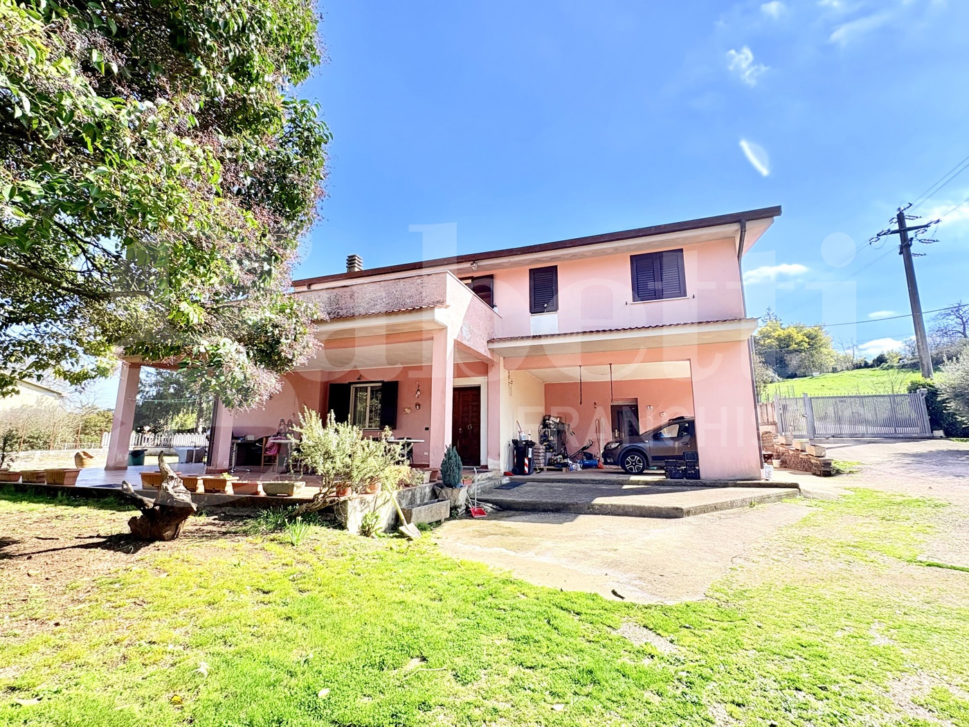 Villa con giardino a Segni