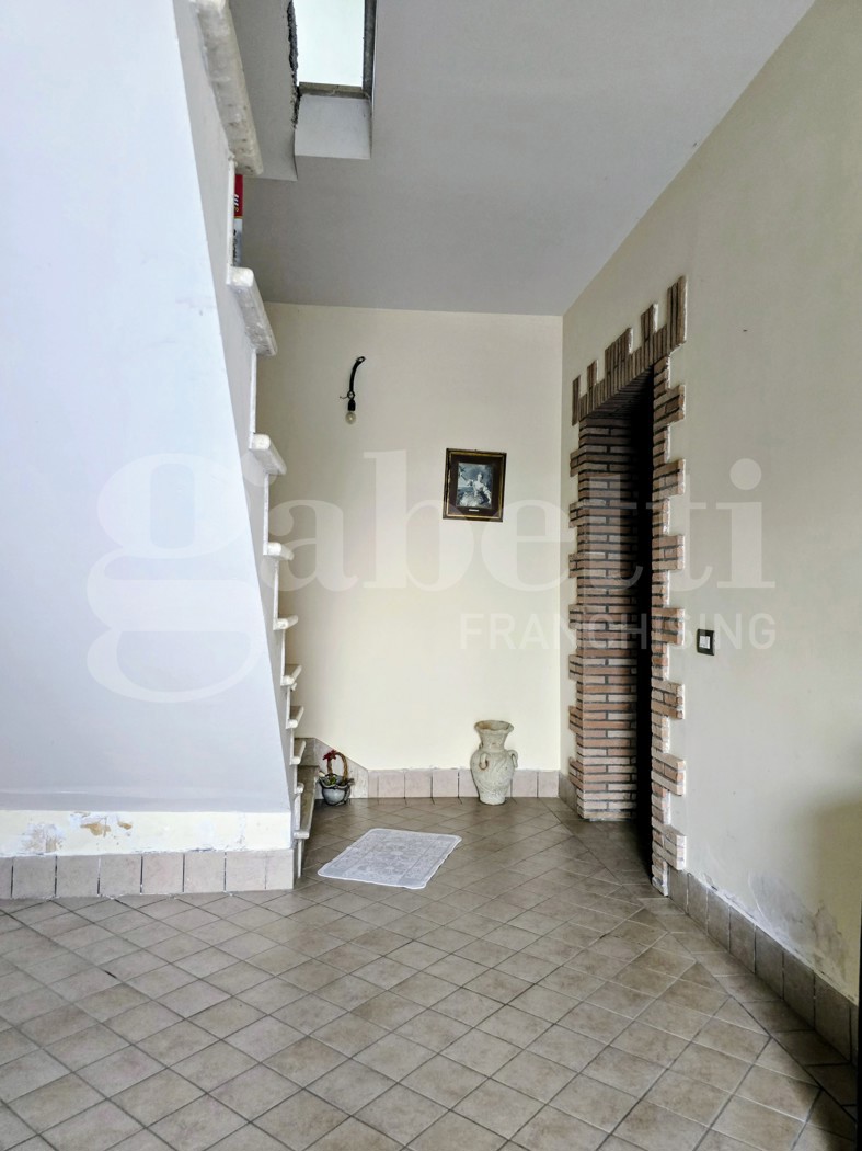 Casa indipendente con box doppio a Artena