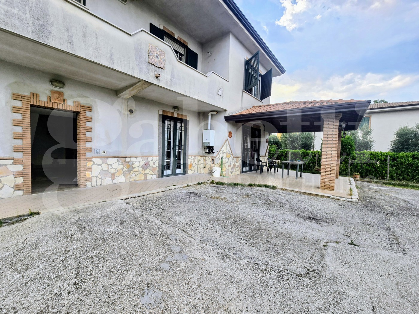 Casa indipendente con box doppio a Artena