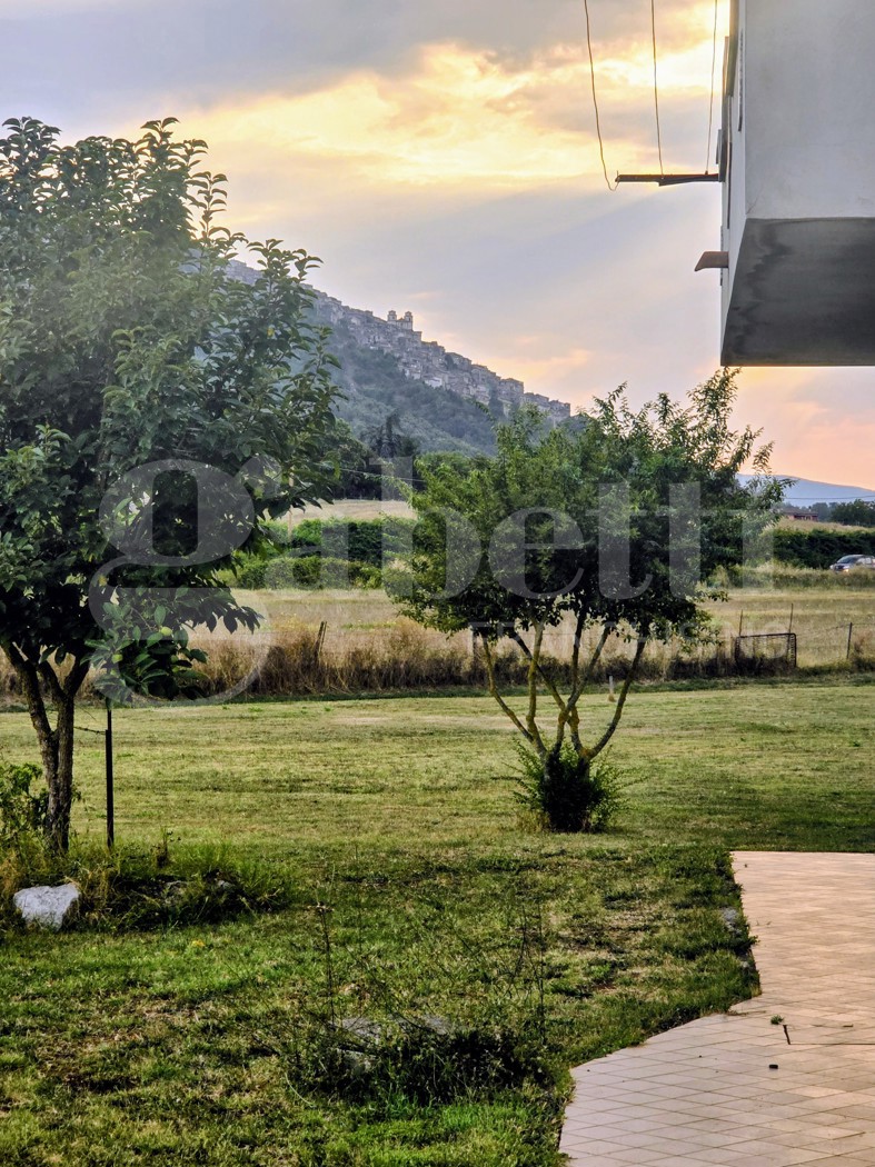 Casa indipendente con box doppio a Artena