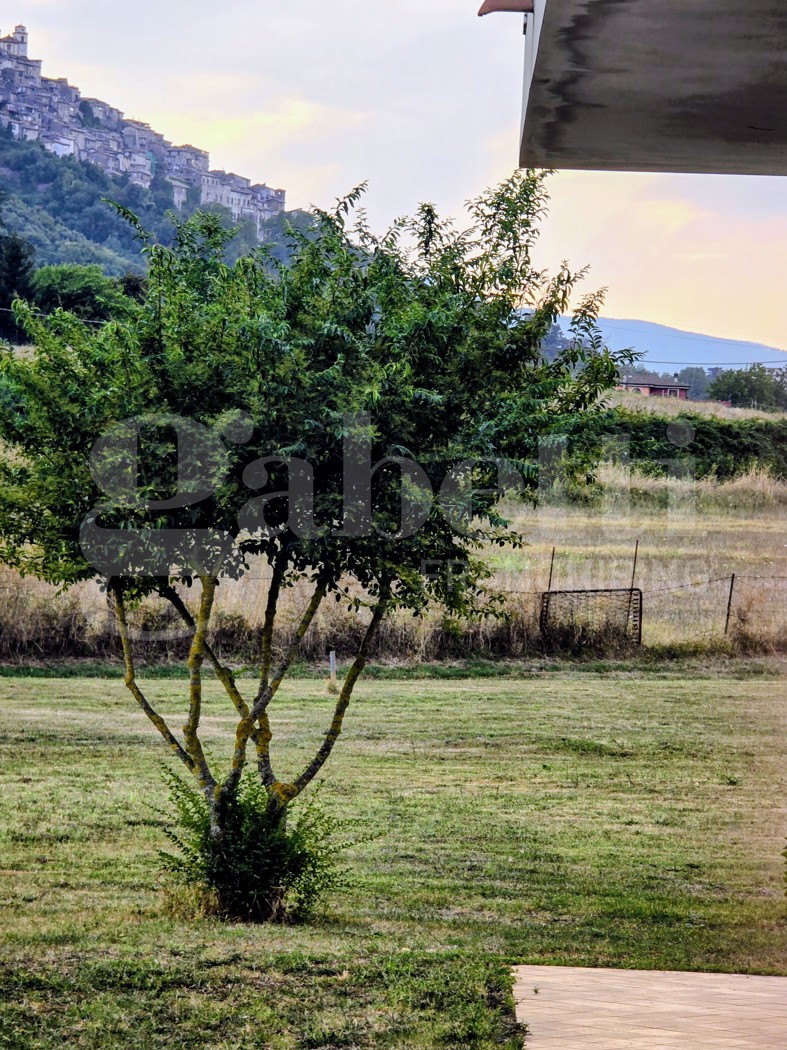 Casa indipendente con box doppio a Artena