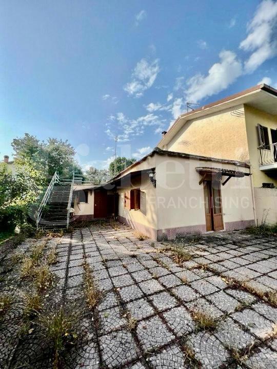 Villa Bifamiliare con giardino a Paliano