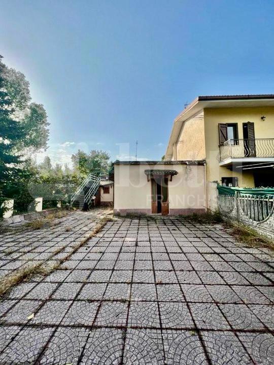 Villa Bifamiliare con giardino a Paliano