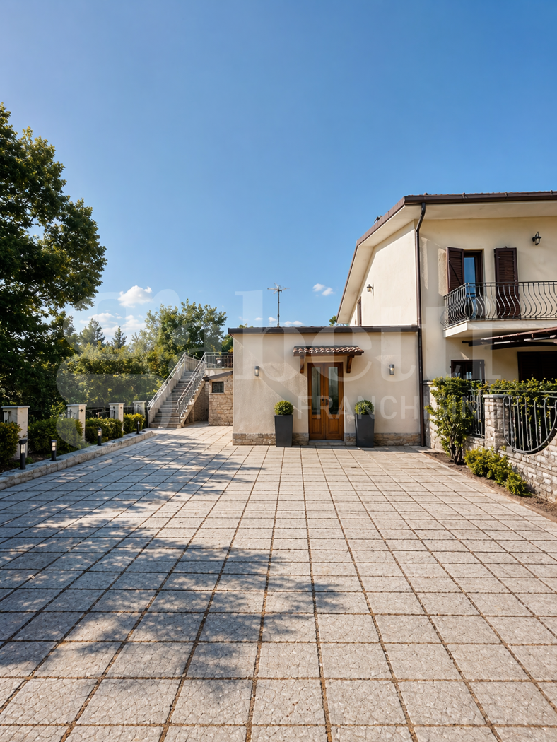 Villa Bifamiliare con giardino a Paliano