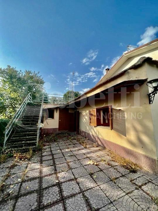 Villa Bifamiliare con giardino a Paliano