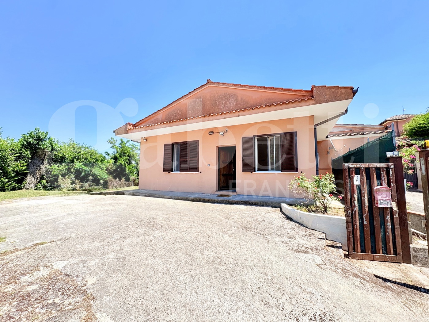 Villa con giardino a Colleferro