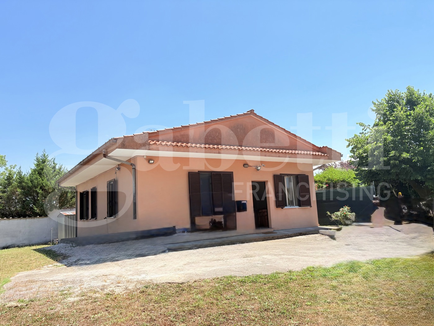 Villa con giardino a Colleferro