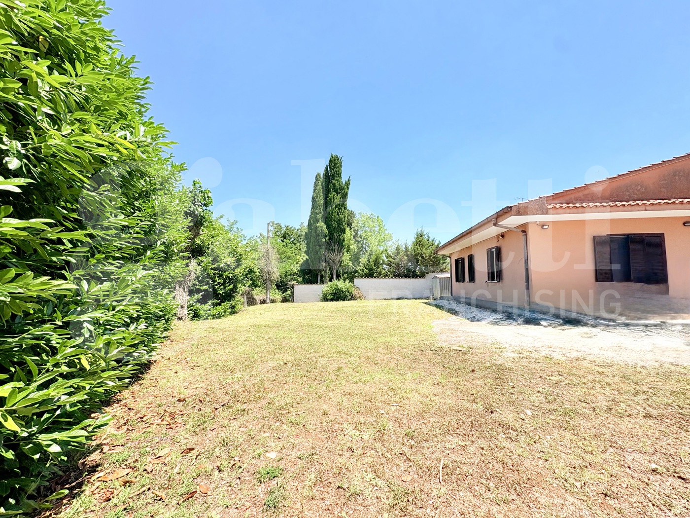 Villa con giardino a Colleferro
