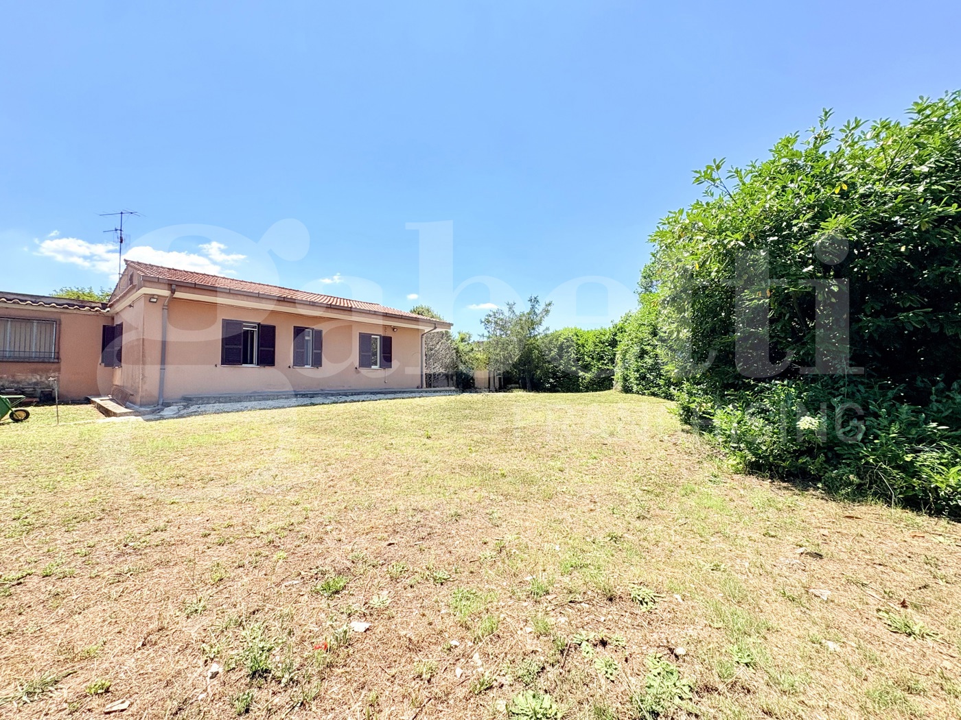 Villa con giardino a Colleferro