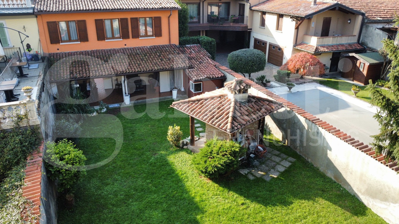 Villa con giardino a Coccaglio