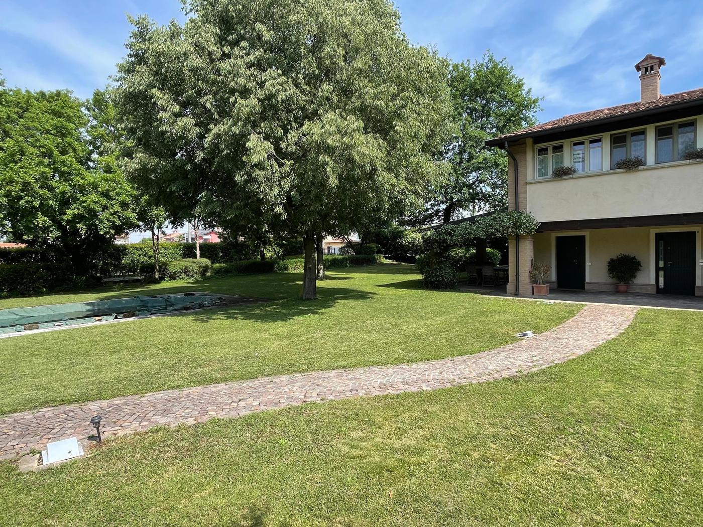Rustico con giardino a Chiari
