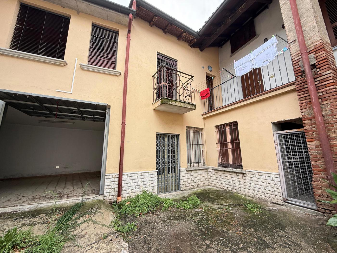 Casa indipendente in vendita a Urago d'Oglio